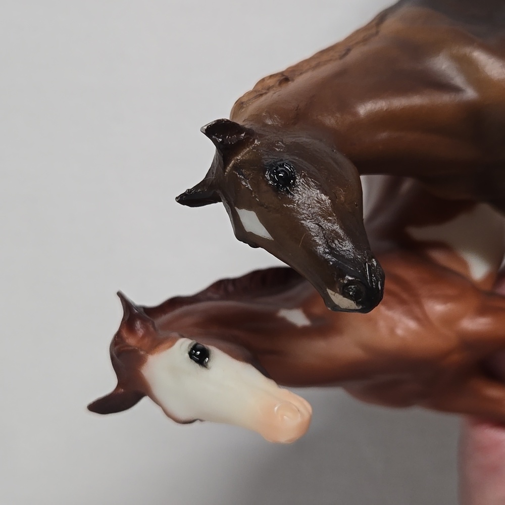 2 Breyer Reeves Horses 4" - 5" Pinto Chestnut Nice Condition Freestanding